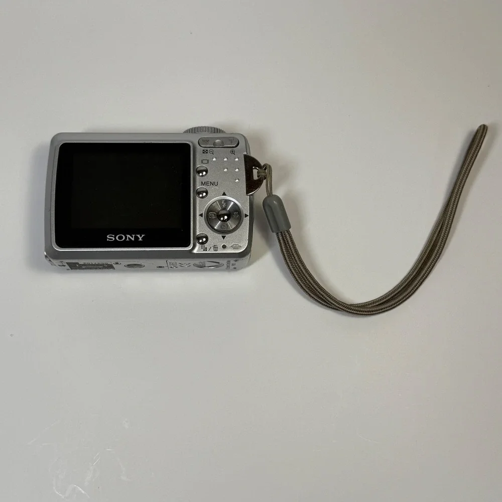 Sony Cyber-shot DSC-S500 6.0MP Digital Camera Silver 3x Optical Zoom Compact